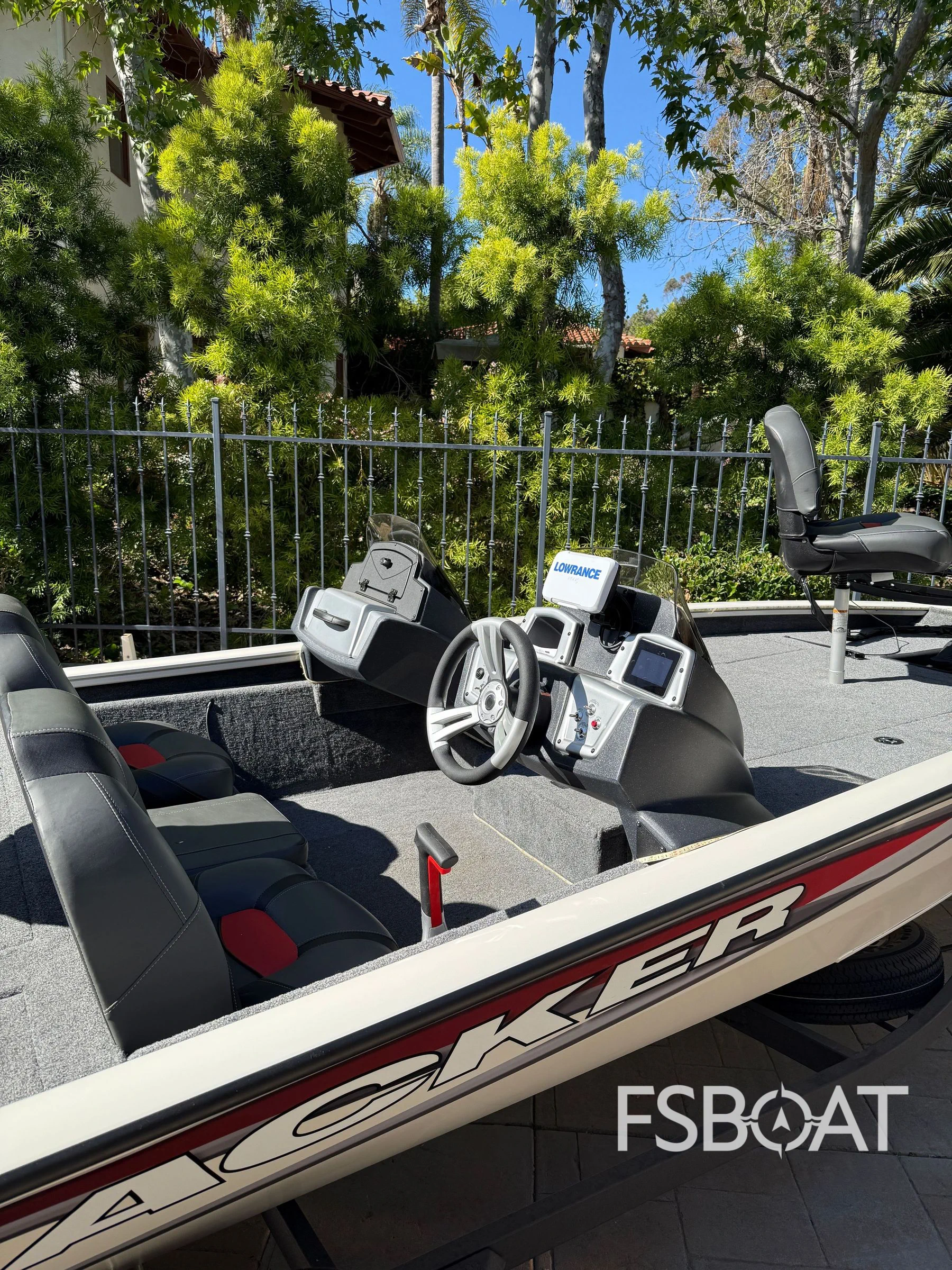 2025 Tracker Pro Team 190 - Media 3