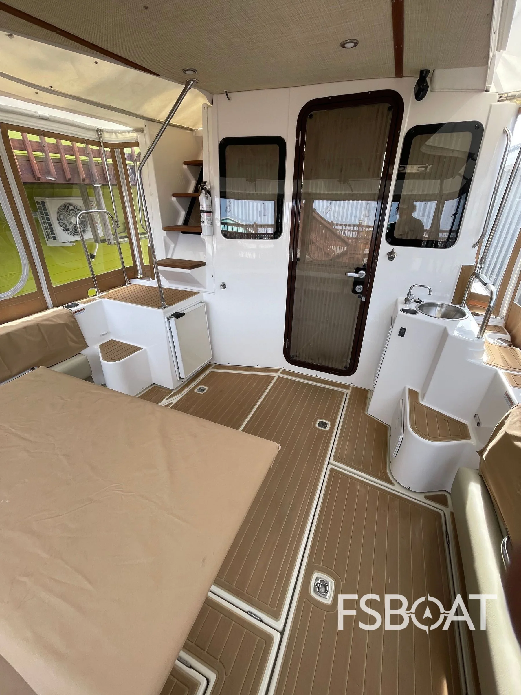 2020 Ranger Tugs R-31 CB - Media 24