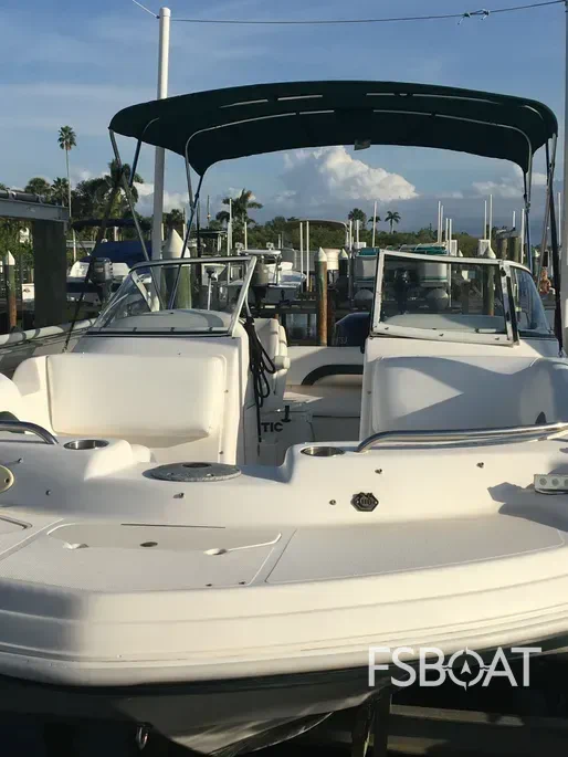 2005 Hurricane SunDeck 217 OB - Media 2