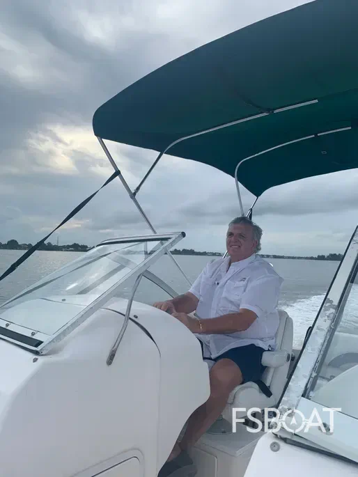 2005 Hurricane SunDeck 217 OB - Media 3