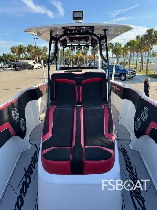 2021 Renegade 32 CC - Media 8
