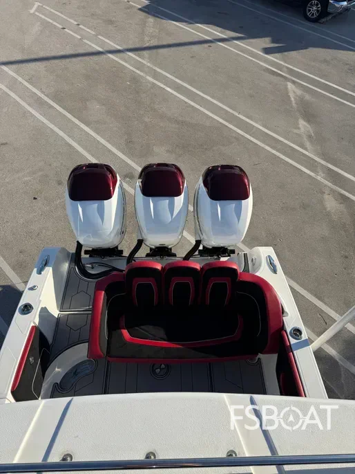 2021 Renegade 32 CC - Media 10