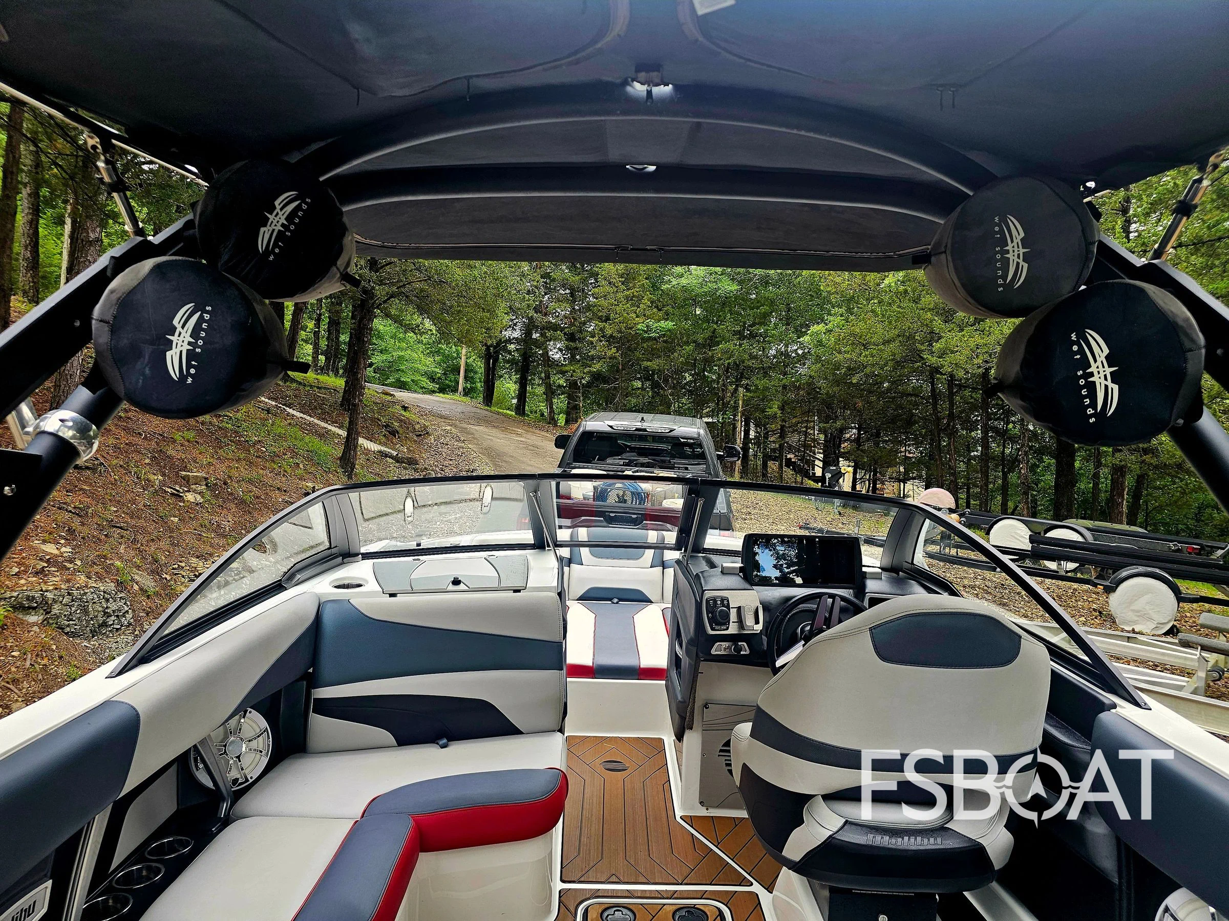 2017 Malibu Wakesetter 22 MXZ - Media 13