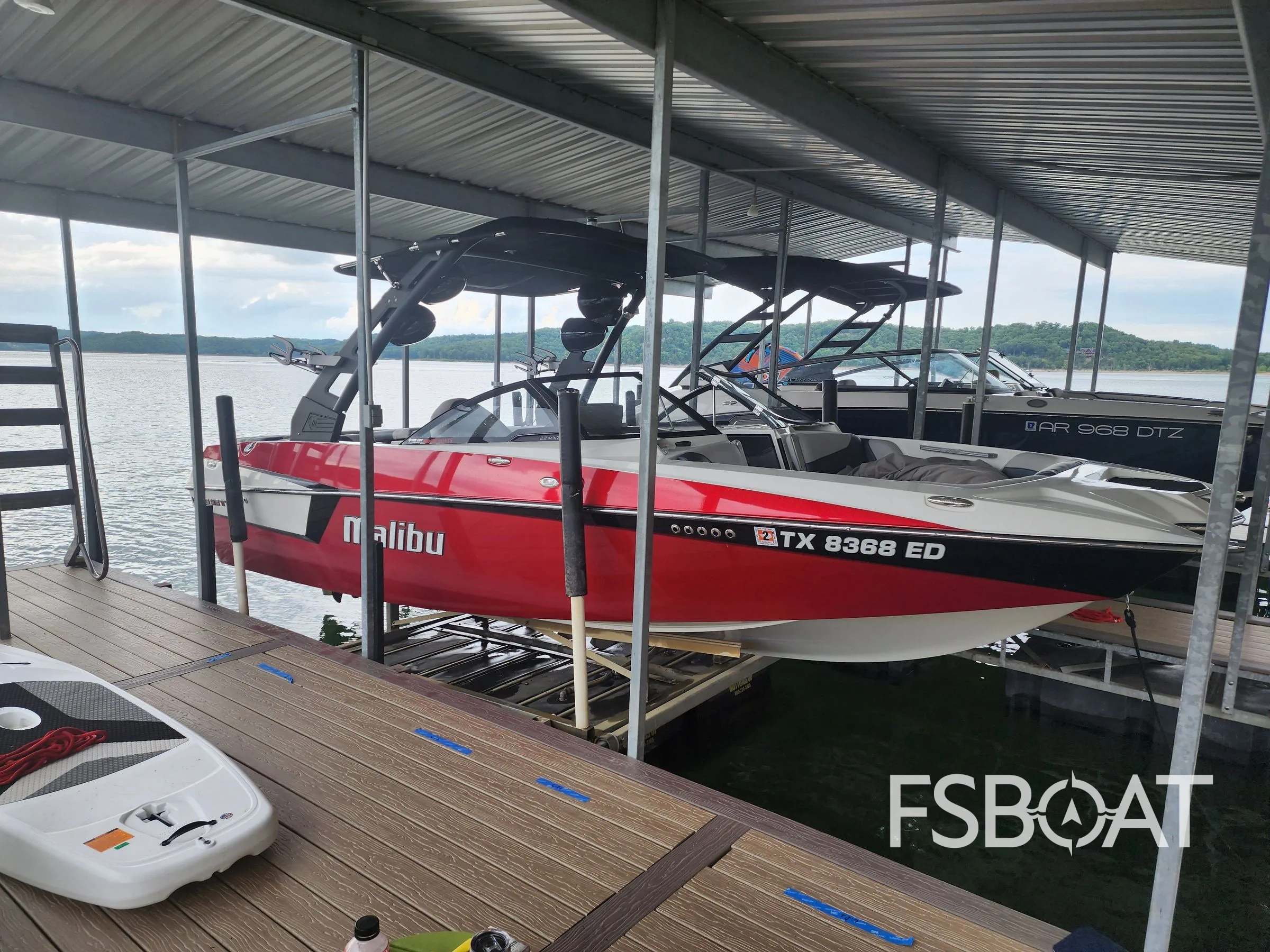 2017 Malibu Wakesetter 22 MXZ - Media 5