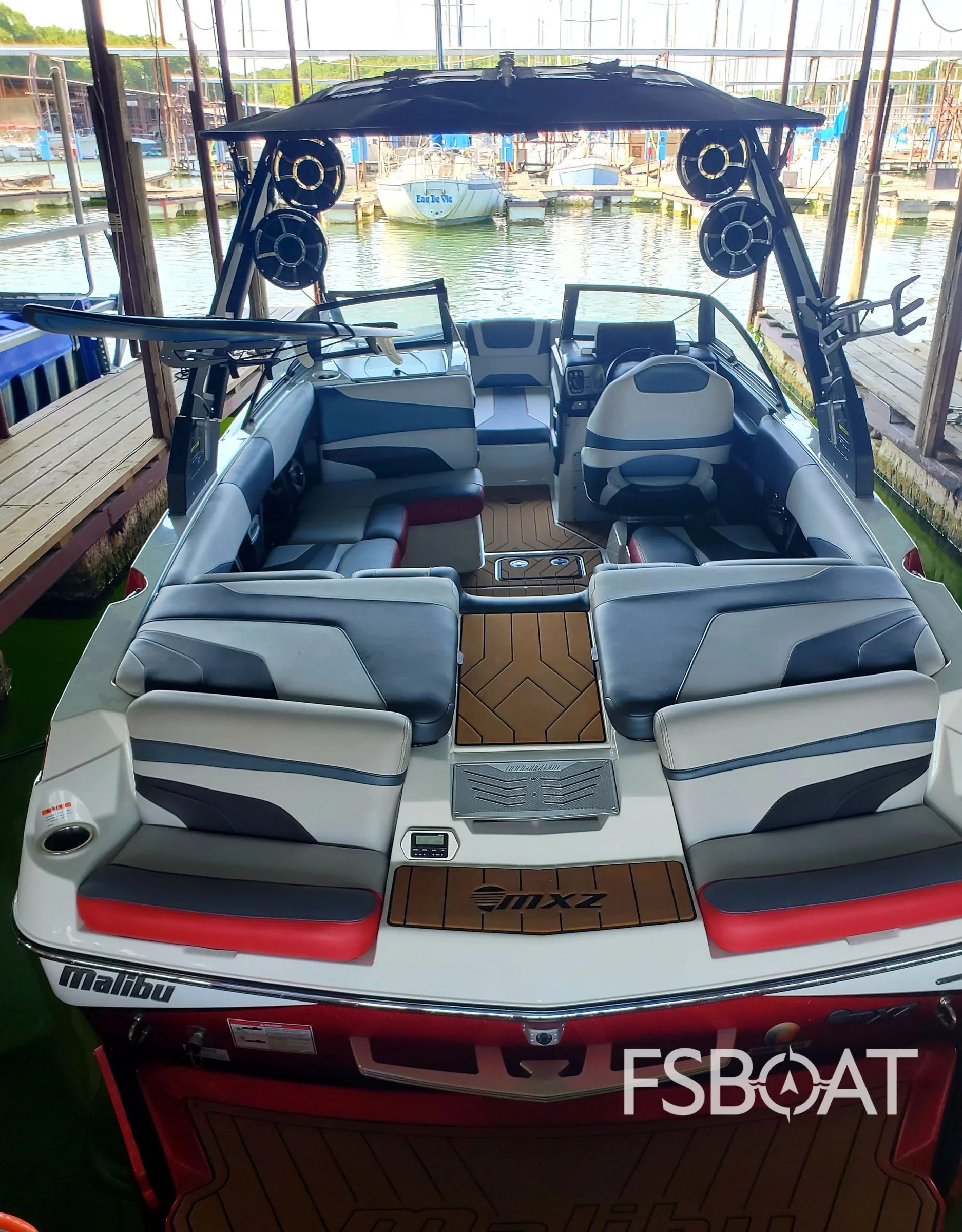 2017 Malibu Wakesetter 22 MXZ - Media 4