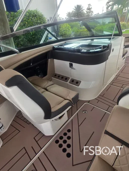 2018 Sea Ray SLX 350 Outboard - Media 21