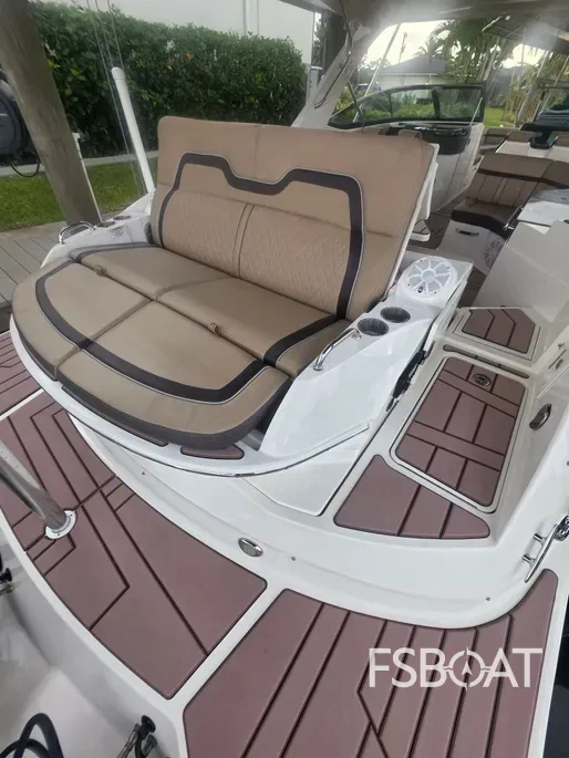 2018 Sea Ray SLX 350 Outboard - Media 18