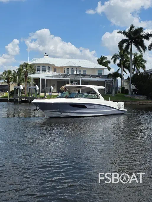 2018 Sea Ray SLX 350 Outboard - Media 3