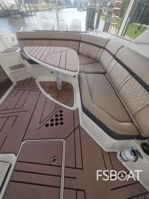2018 Sea Ray SLX 350 Outboard - Media 13