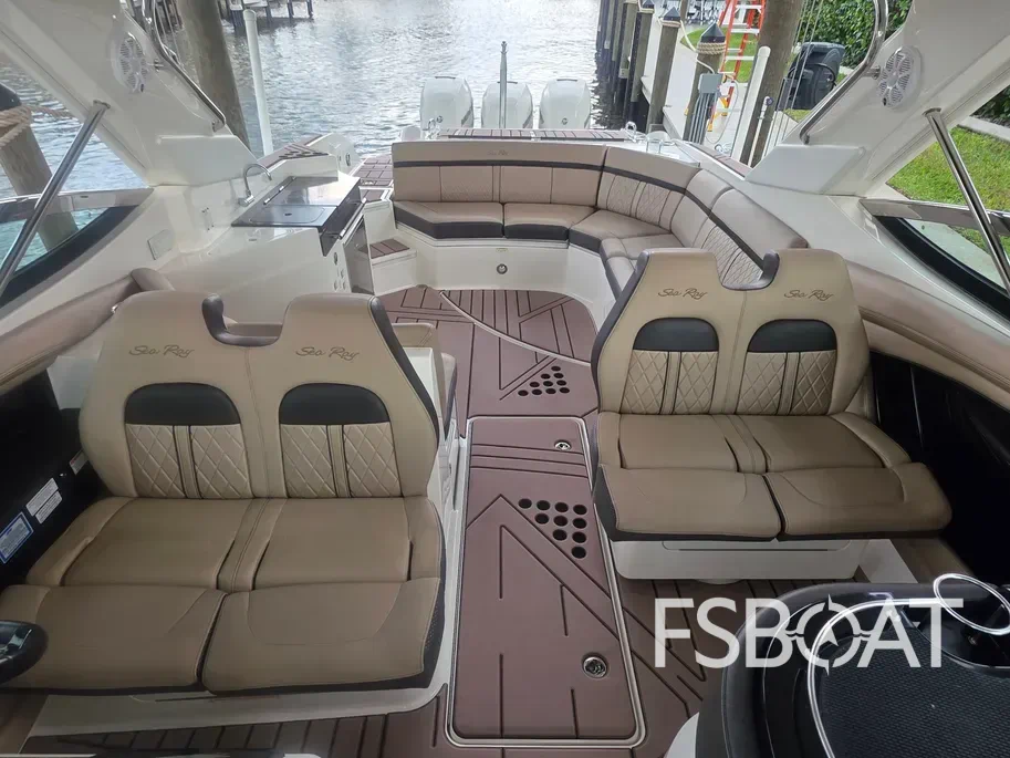 2018 Sea Ray SLX 350 Outboard - Media 10
