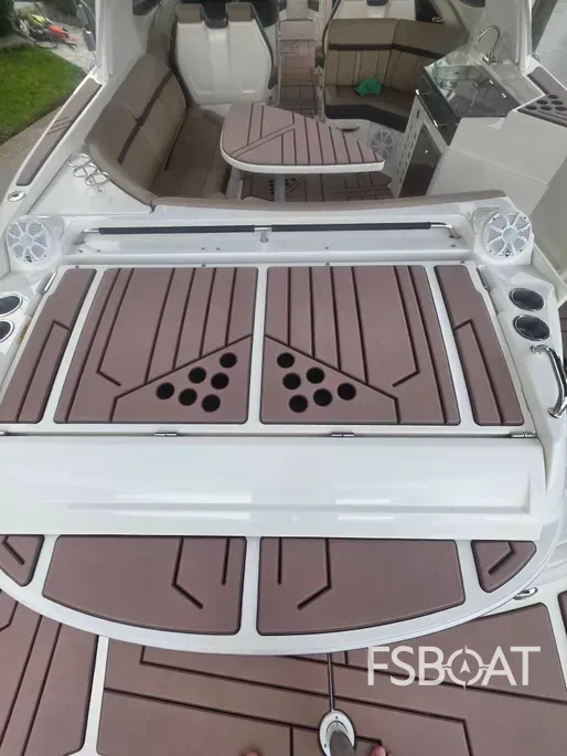2018 Sea Ray SLX 350 Outboard - Media 16