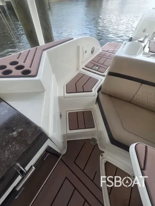 2018 Sea Ray SLX 350 Outboard - Media 14
