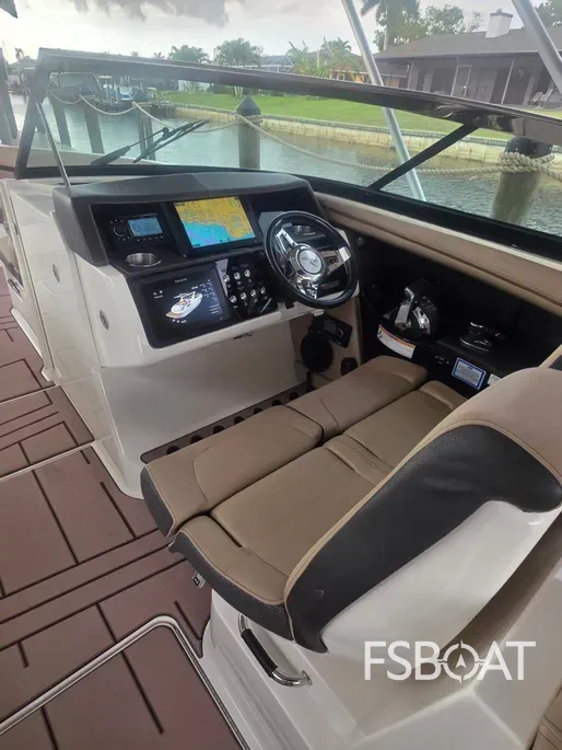 2018 Sea Ray SLX 350 Outboard - Media 23