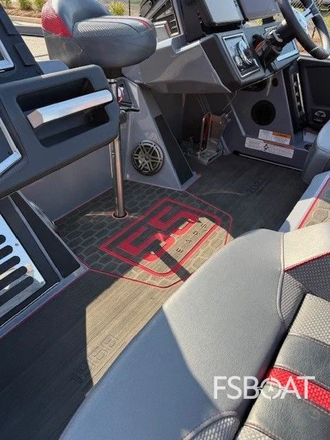 2023 Ranger 521R - Media 9