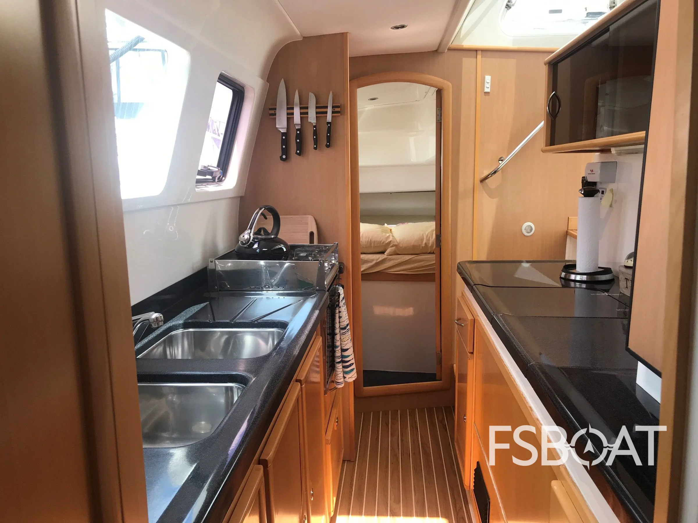 2010 Seawind 1160 Deluxe - Media 8