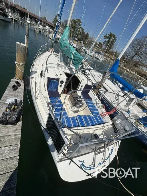 1979 Offshore Yachts Sloop 33 - Media 2