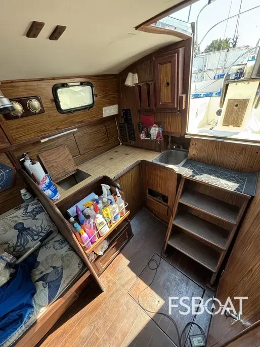 1979 Offshore Yachts Sloop 33 - Media 3