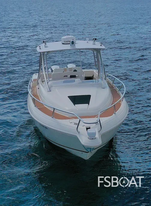 2005 Intrepid 310 Walkaround - Media 11