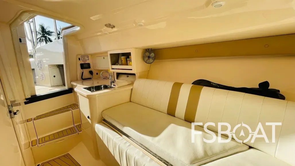 2005 Intrepid 310 Walkaround - Media 23