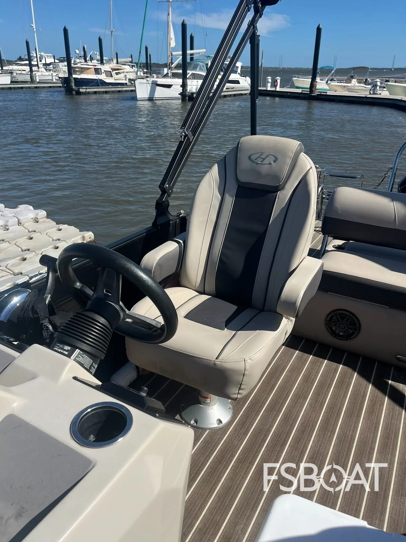 2022 Harris Cruiser 230 - Media 11