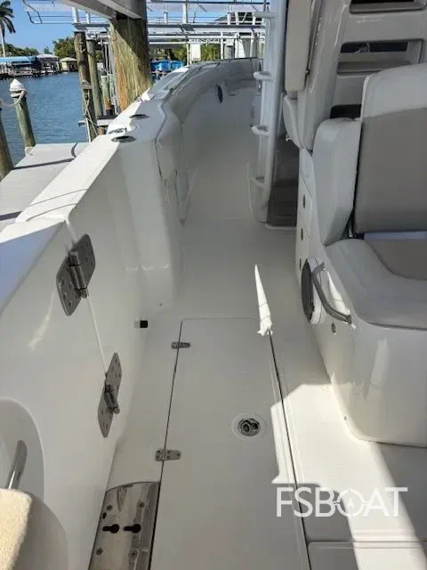 2017 Boston Whaler 330 Outrage - Media 9