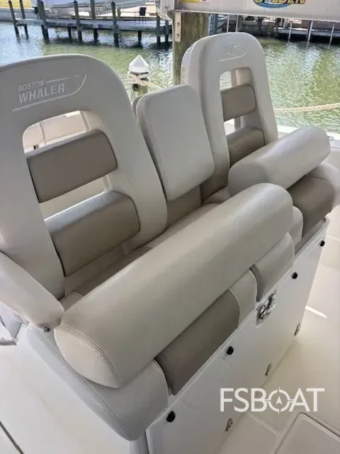 2017 Boston Whaler 330 Outrage - Media 3