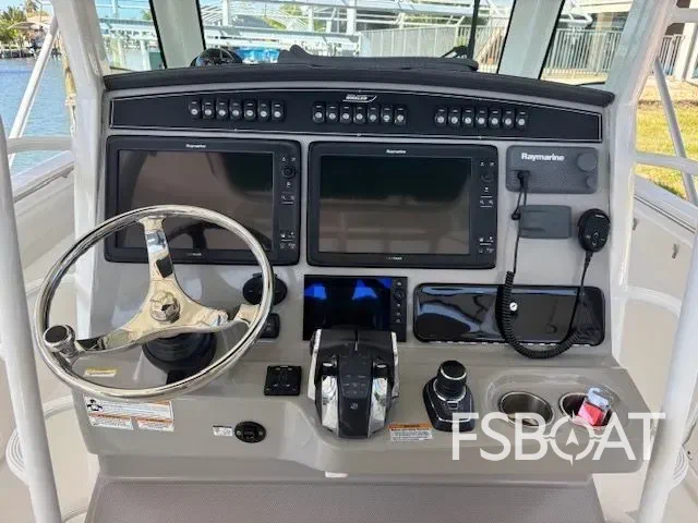 2017 Boston Whaler 330 Outrage - Media 2