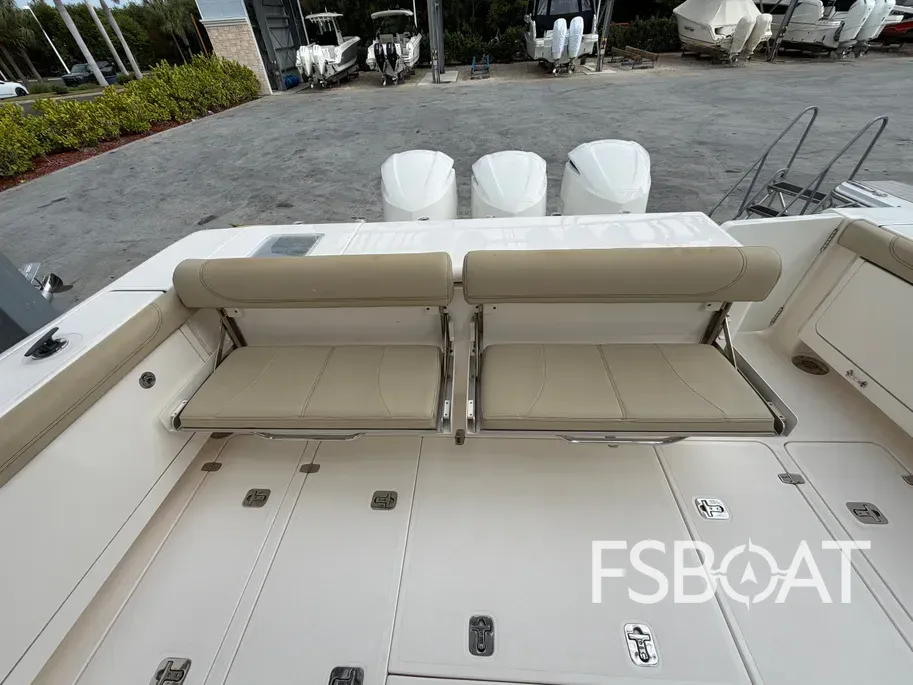 2017 Pursuit OS 385 Offshore - Media 18