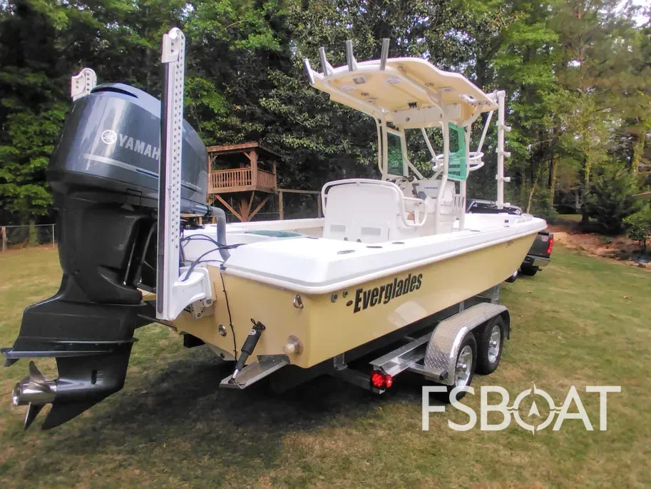 2005 Everglades 243 Center Console - Media 4