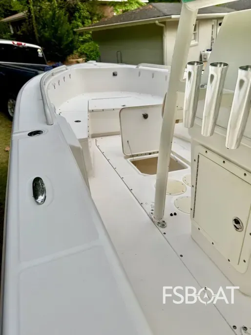 2005 Everglades 243 Center Console - Media 9