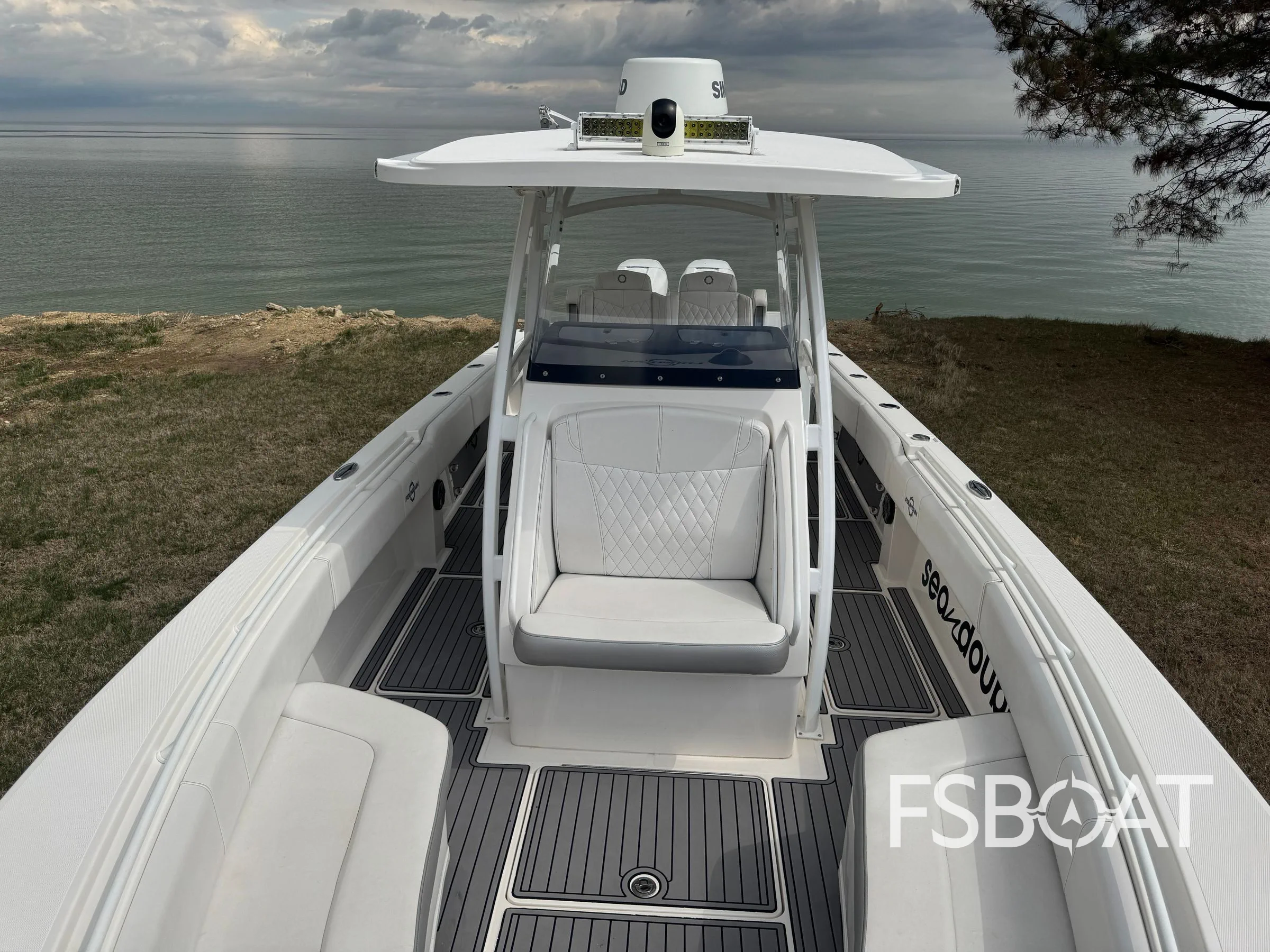 2019 Fountain 34 Center Console - Media 10