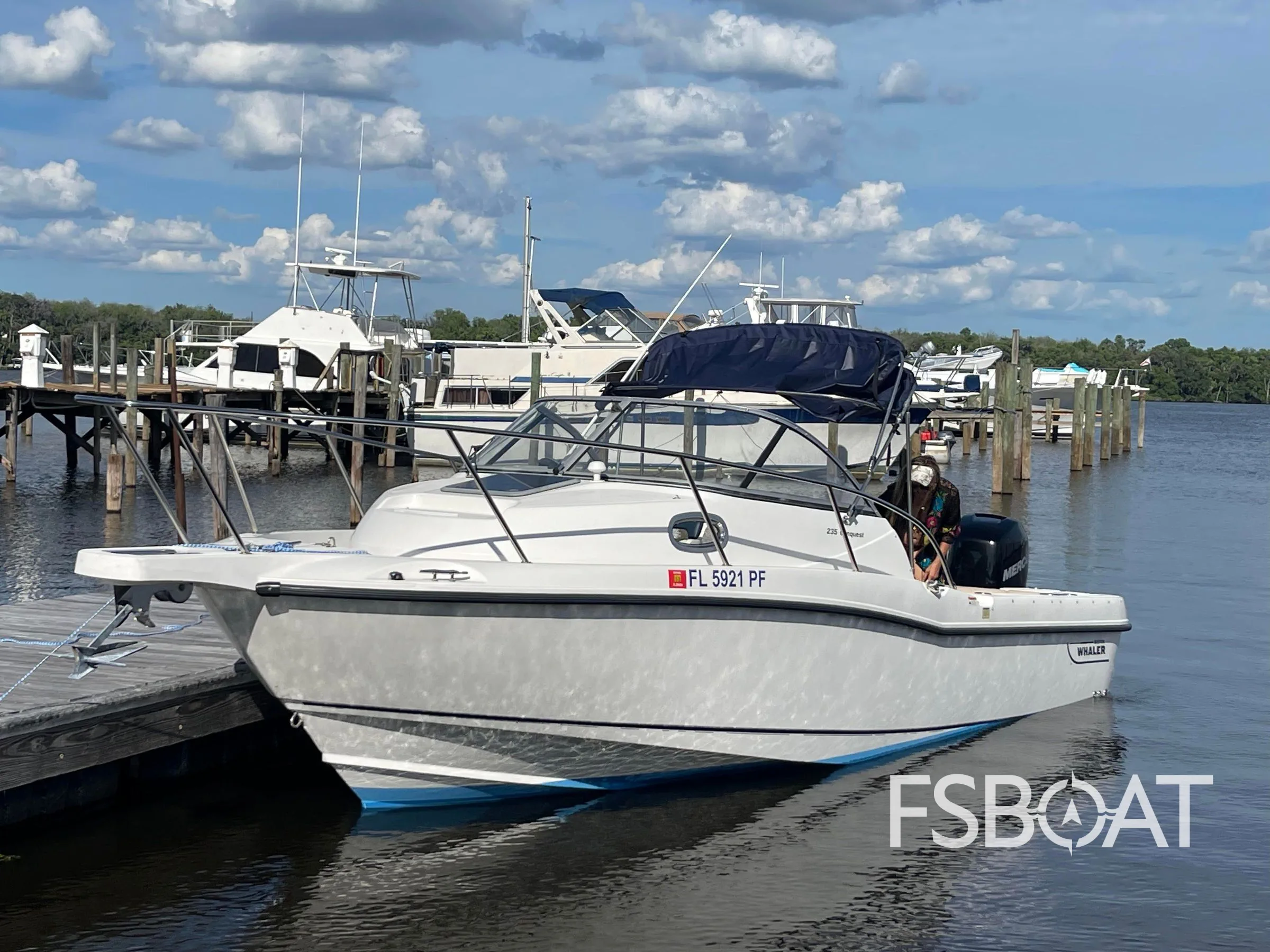 2010 Boston Whaler 235 Conquest - Media 3