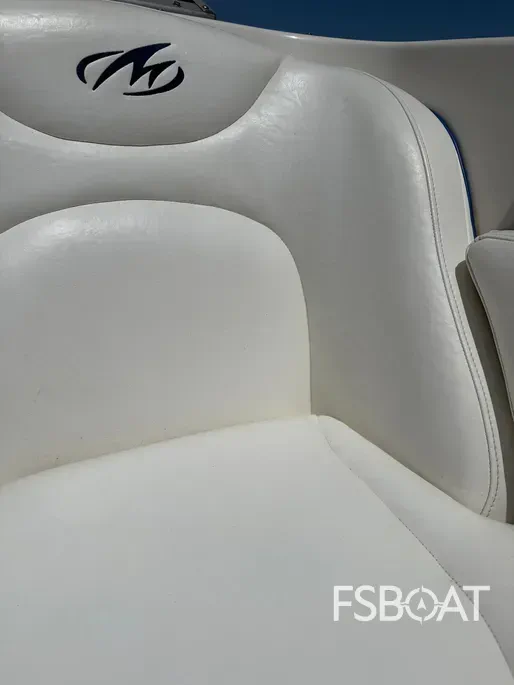 2005 Monterey 223 Explorer Sport - Media 10