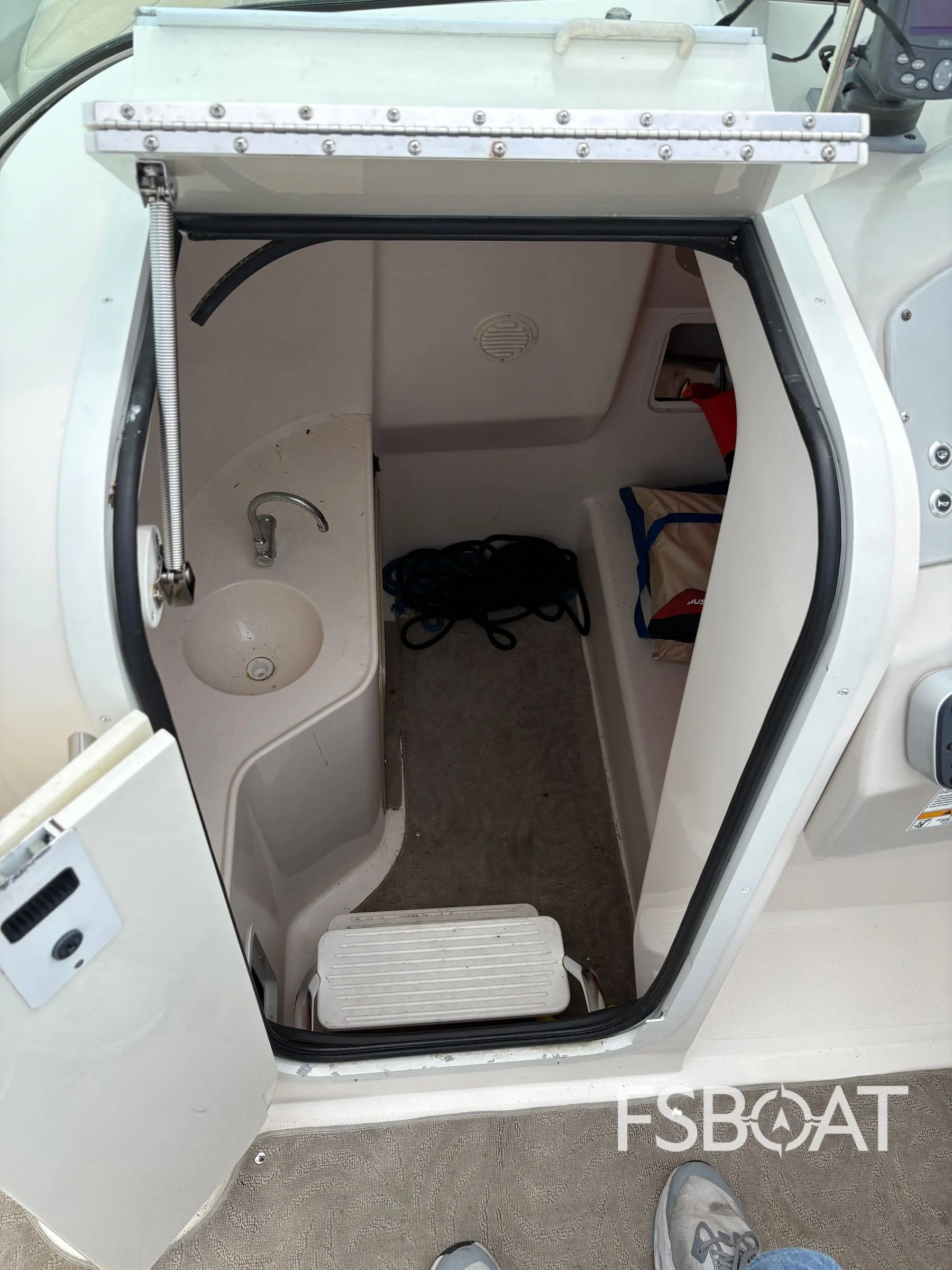 2009 Hurricane SunDeck 260 - Media 23