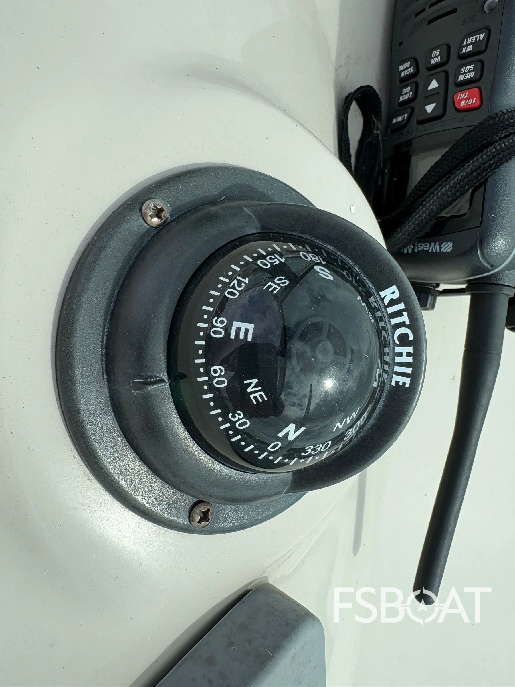 2009 Hurricane SunDeck 260 - Media 16