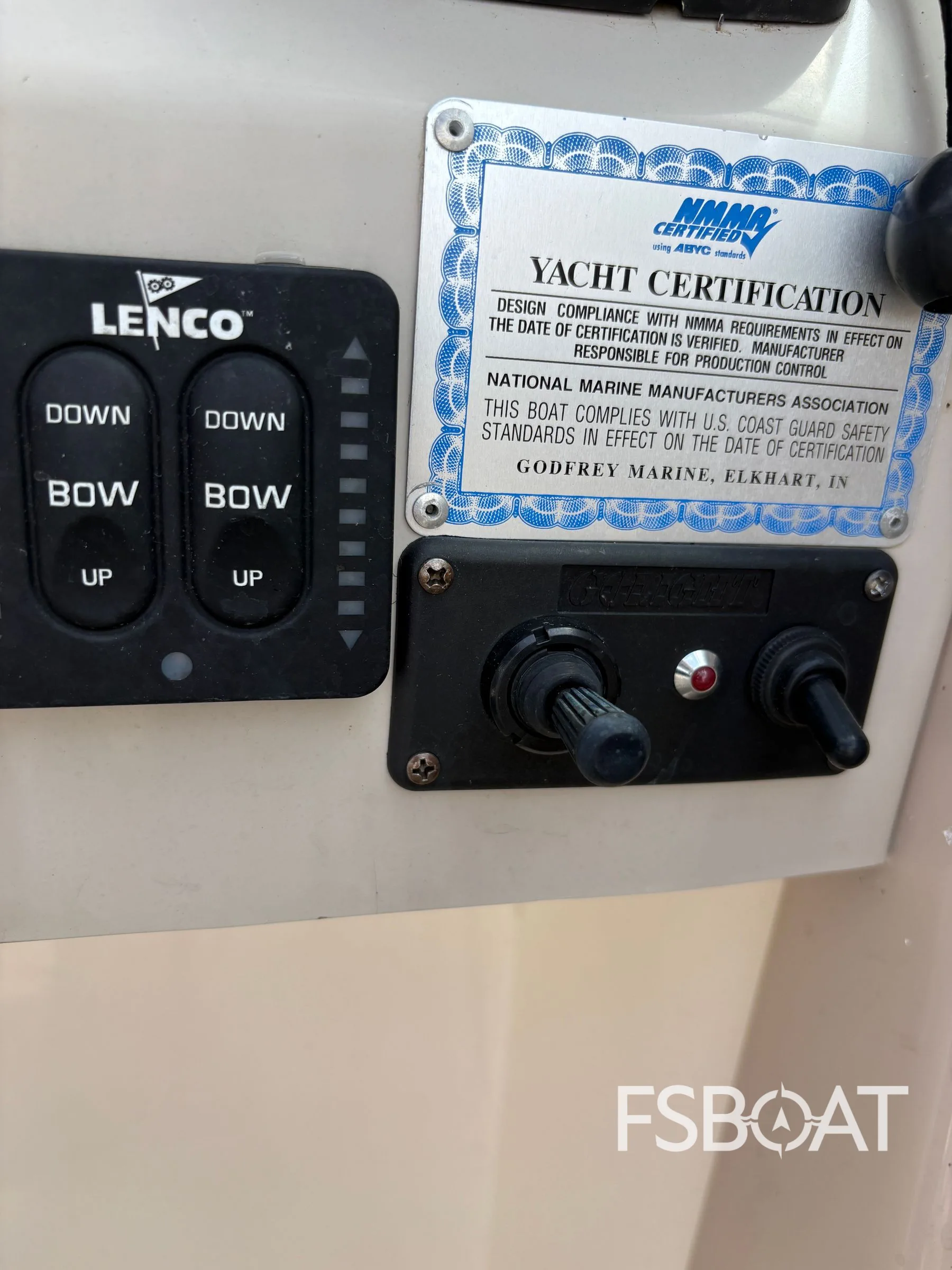 2009 Hurricane SunDeck 260 - Media 21