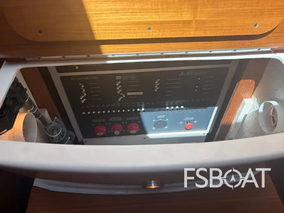 2005 Tiara Yachts Sovran - Media 23