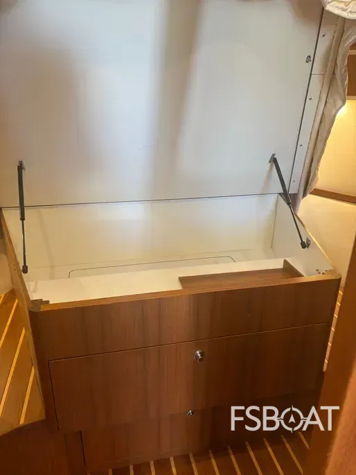2005 Tiara Yachts Sovran - Media 16
