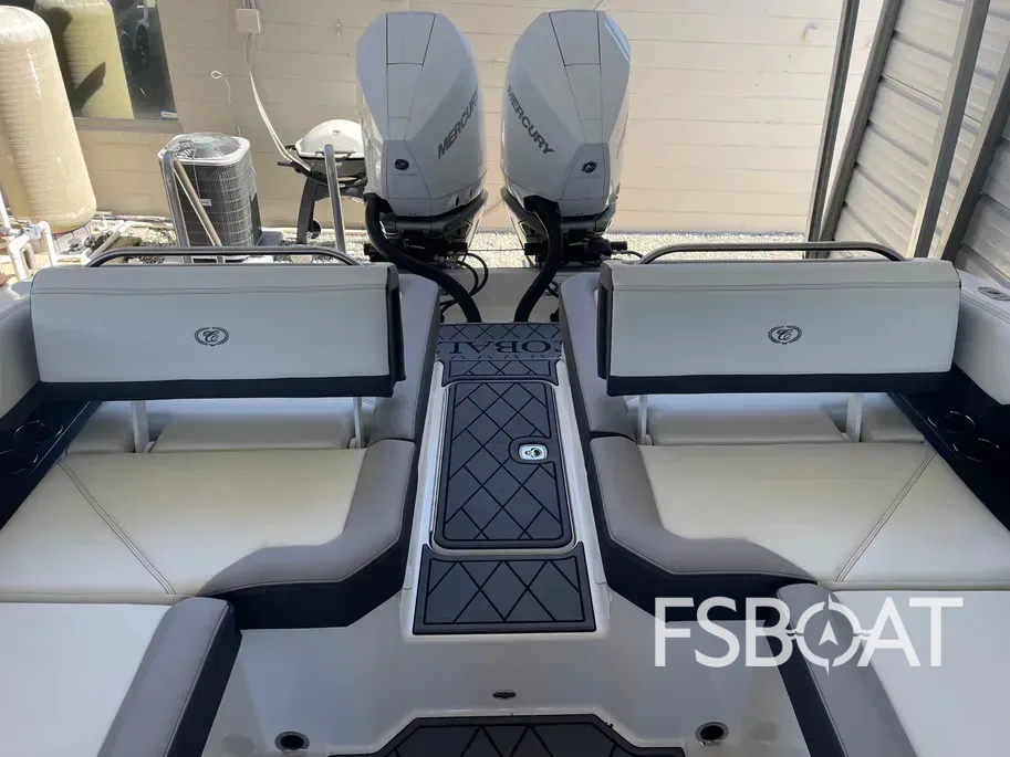 2022 Cobalt R8 Outboard - Media 10