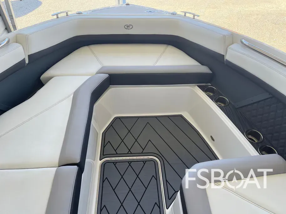 2022 Cobalt R8 Outboard - Media 14