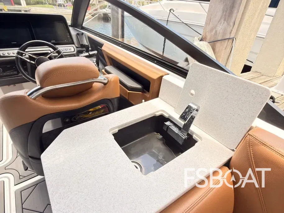 2024 Cobalt R8 Outboard - Media 6