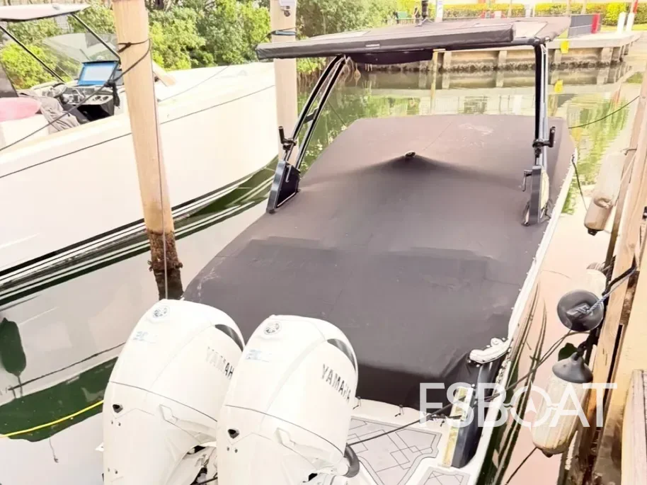 2024 Cobalt R8 Outboard - Media 8