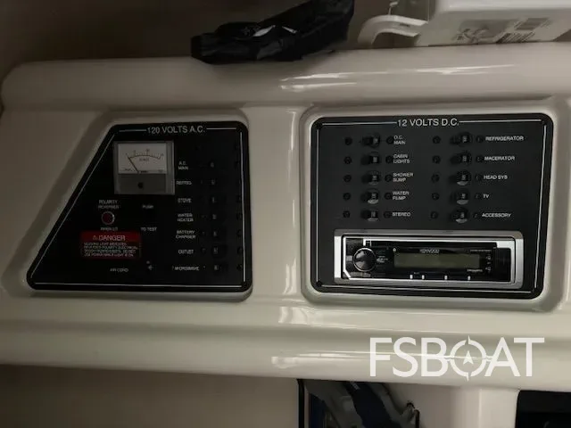2003 Monterey 245 Cruiser - Media 11