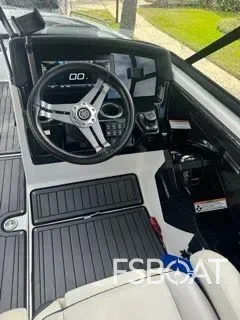 2018 Yamaha Boats 242 Limited S E-Series - Media 7