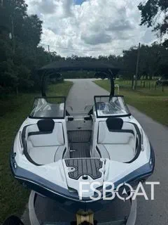2018 Yamaha Boats 242 Limited S E-Series - Media 16