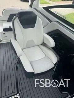 2018 Yamaha Boats 242 Limited S E-Series - Media 3