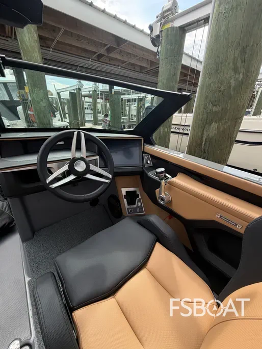 2025 MasterCraft XT24 - Media 8