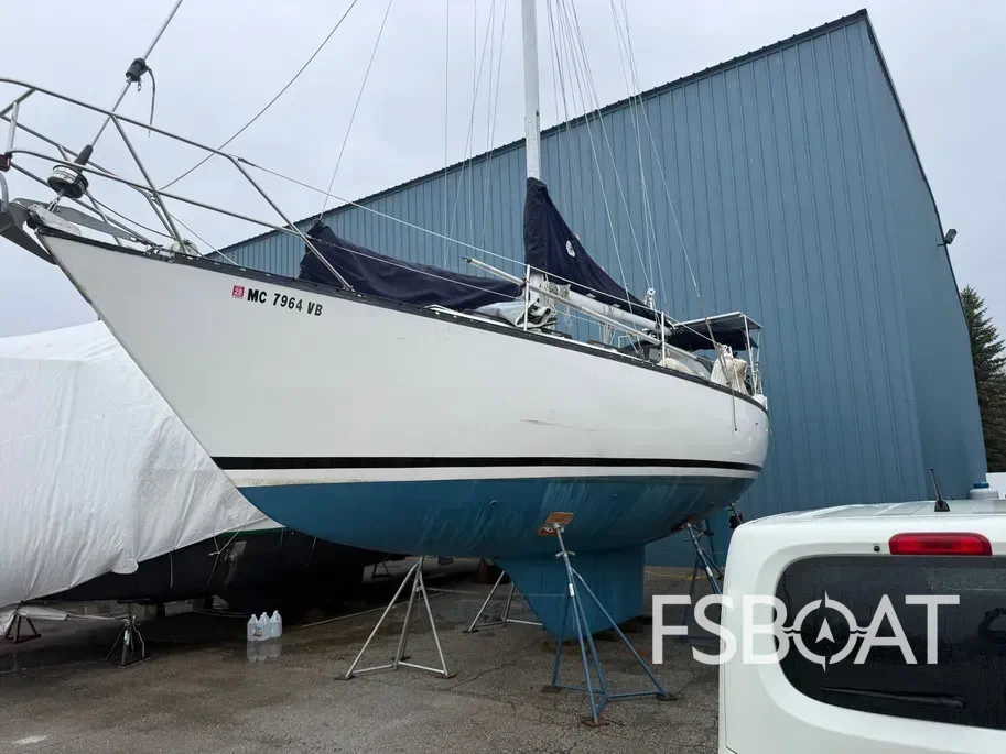 1987 Hunter Cherubini 37 Cutter - Media 7
