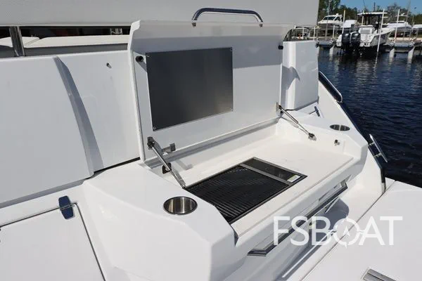 2023 Cruisers Yachts Cantius 50 - Media 4