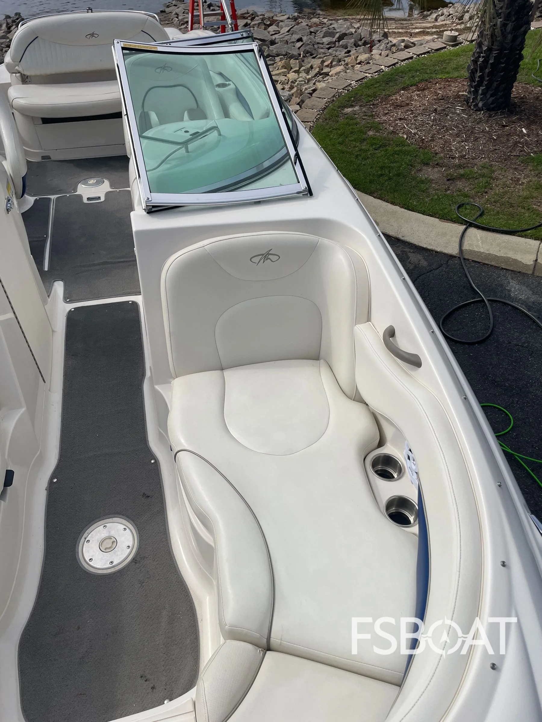 2003 Monterey 253 Explorer Sport - Media 23